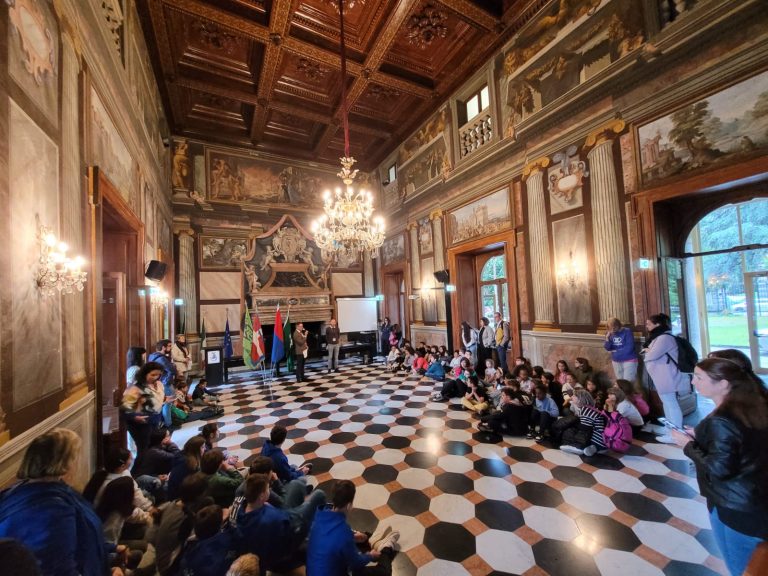 scuole a como per premio regione insubrica 2025