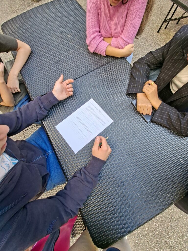 ragazzi del casnati che scrivono